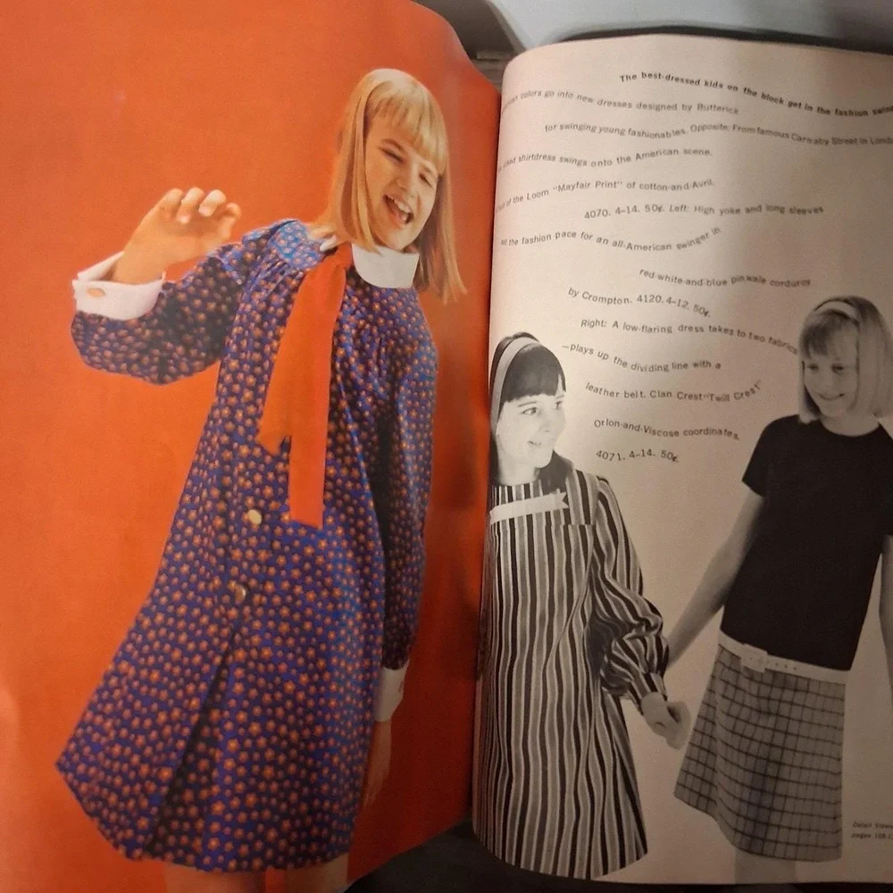 Rare Vintage Singer Showcase 1966 Magazine‎ Mod Fashion Full Color